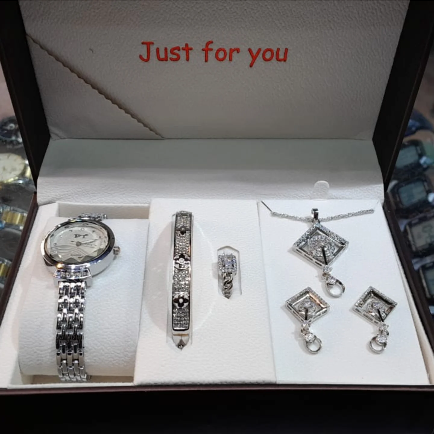 JEWELRY & WOMEN'S WATCH